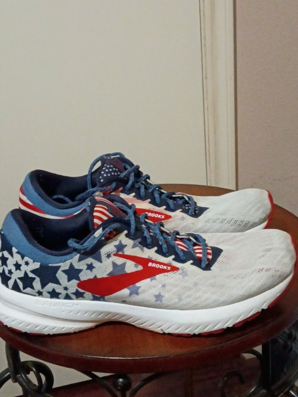 Brooks Launch 6 Old Glory USA Flag Running Shoe Women's Size 10B Red White Blue